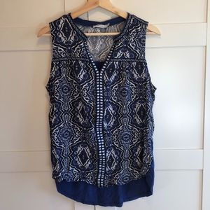Sleeveless blue patterned blouse